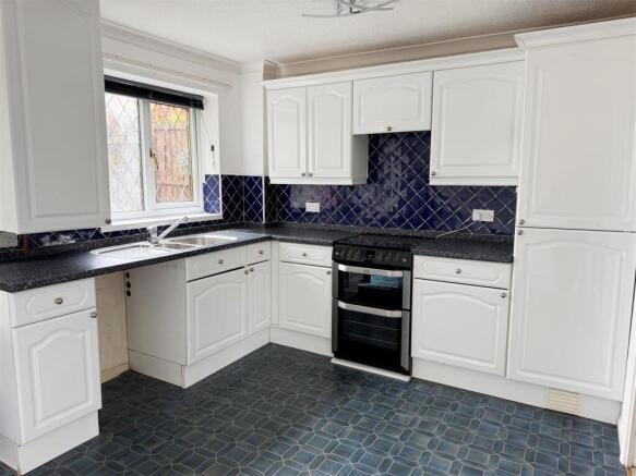 Kitchen 2.jpg