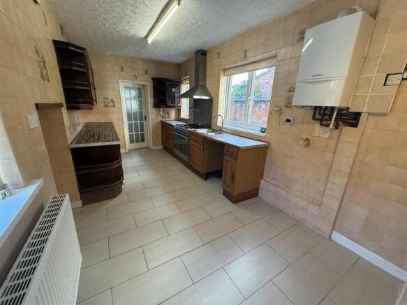 45 Lodge Road Kitchen (4).JPG