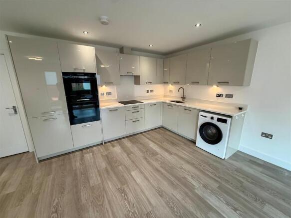 17 Foxglove Kitchen.jpg