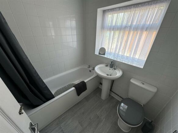 52 Canberra Bathroom.jpg