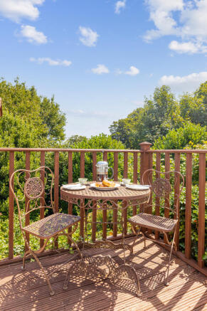 P 13 Table & Chairs Deck 30 Start Bay Park, Strete
