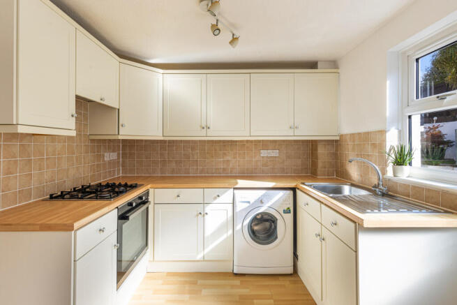 12 Kitchen 69 Hermitage Road Dartmouth - 250911