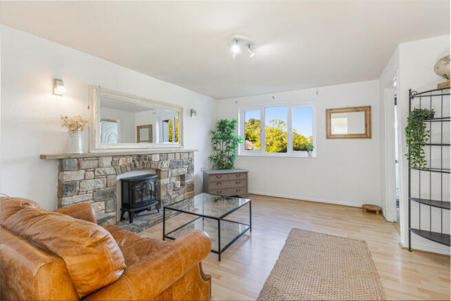 14 Sitting Room 69 Hermitage Road Dartmouth - 250