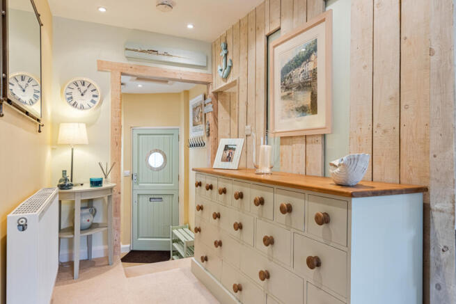 7 Entrance Hall Porthole Baileys Meadow Stoke Flem