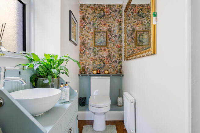 23 Cloakroom 59 Seymour Drive Dartmouth - 250930