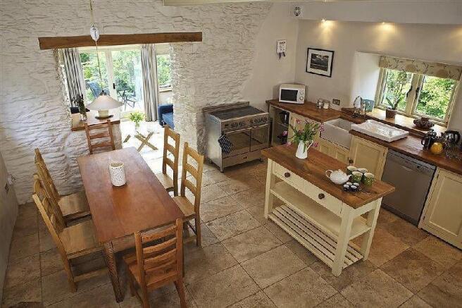 Kitchen/Dining Area