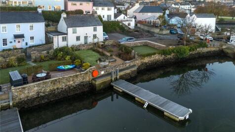 Yonder Street, Hooe Lake