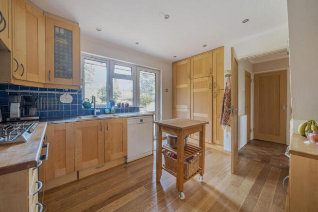 1282727-16-684173576f31f