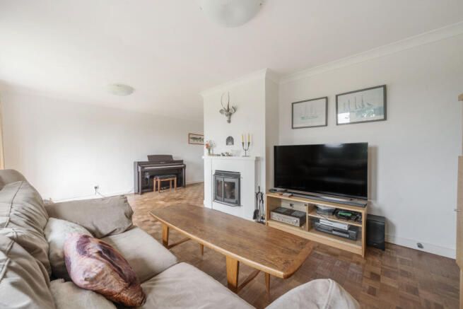 1282727-13-684171ec39176