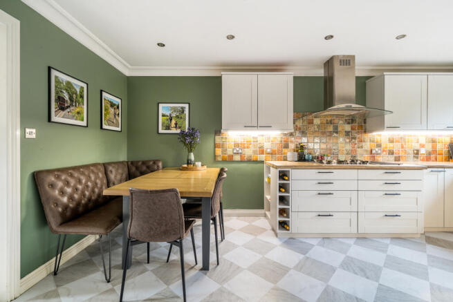 1373454-5-69023ce73e974-ARW-1