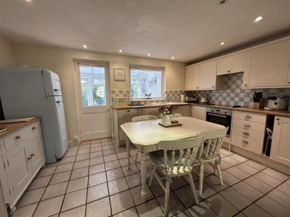 Kitchen.JPG