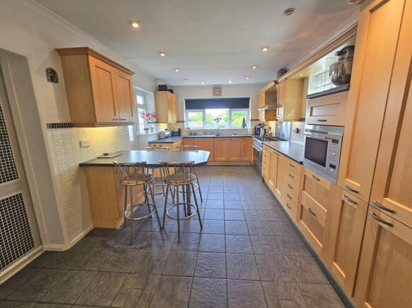 Kitchen (2)
