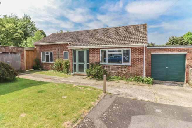 4 bedroom bungalow for sale in Chilbolton, Stockbridge, Hampshire SO20