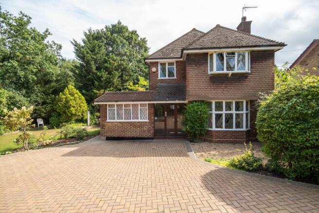 4 bedroom detached house for sale in West End Lane, Pinner, Middlesex ...