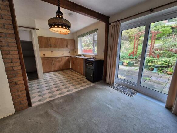 Kitchen/ Dining Room