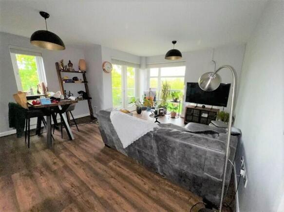 Lounge / Dining Area