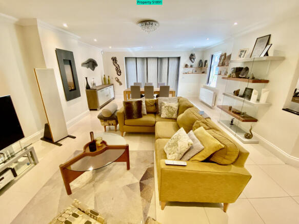 Living room/dining