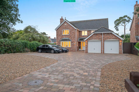 8 Grange Farm Lane, Humberston, Grimsby, DN36