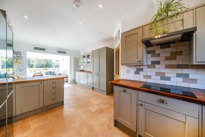 Kitchen/Breakfast Room