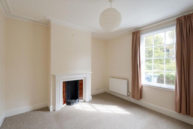 77 Woodstock Road living room