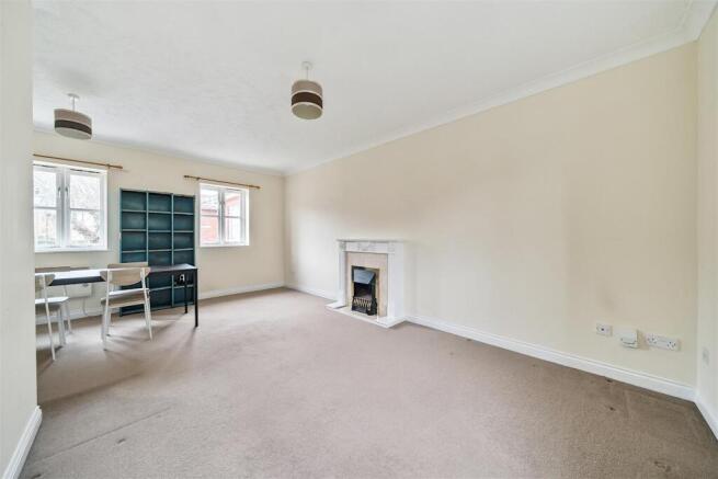 Sitting/dining room