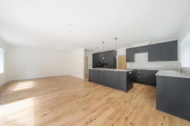 Kitchen 2.jpg