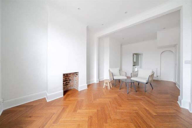 Sitting room/Dining room