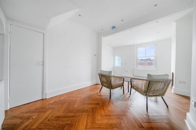 Sitting room/Dining room