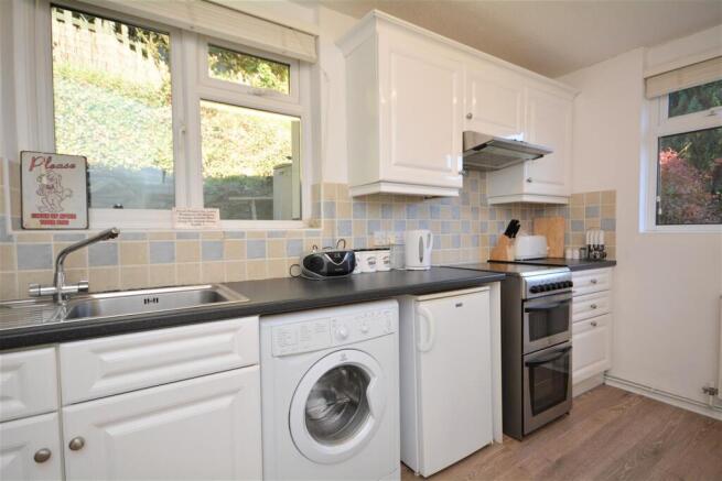 Kitchen 2.JPG