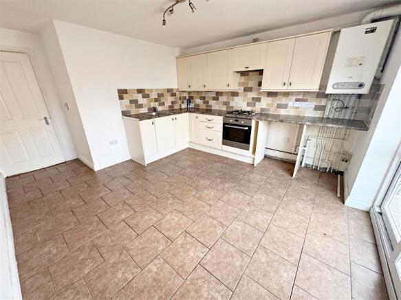 KITCHEN/BREAKFAST ROOM