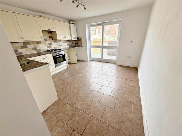 KITCHEN/BREAKFAST ROOM