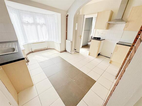 KITCHEN-BREAKFAST ROOM