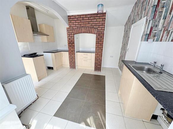 KITCHEN-BREAKFAST ROOM