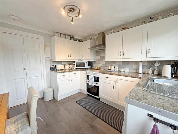 KITCHEN/BREAKFAST ROOM