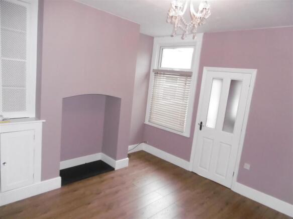 Sitting / dining room