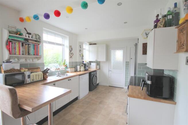 Kitchen1.JPG