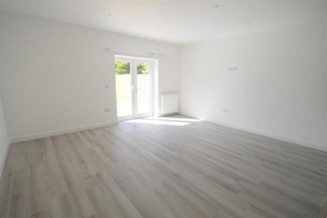 Flat 2 - lounge.JPG