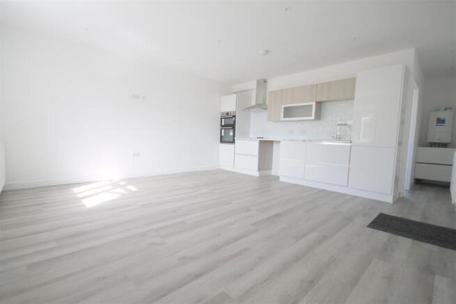 Flat 4 - kitchen 3.JPG