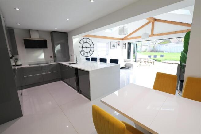 FC Kitchen Family Room i.JPG