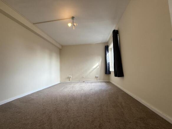 bedroom 1 - pt 2.jpg