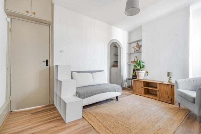 SITTING ROOM.jpg