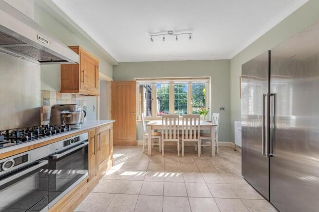 SOCIAL KITCHEN SPACE WITH HAND CRAFTED CABINETRY.j