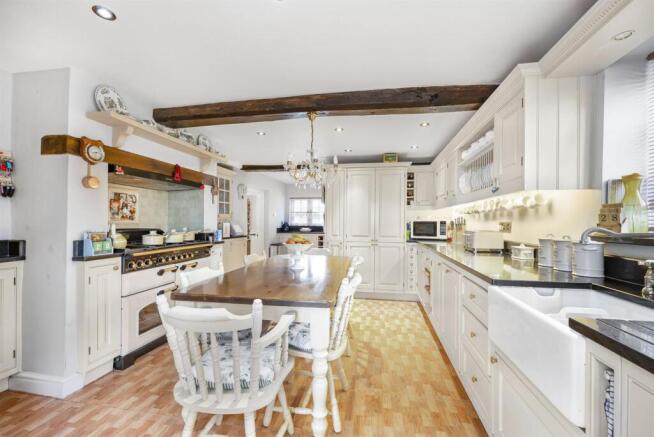 KITCHEN.jpg