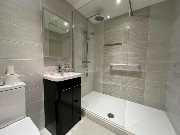 Bath/shower room