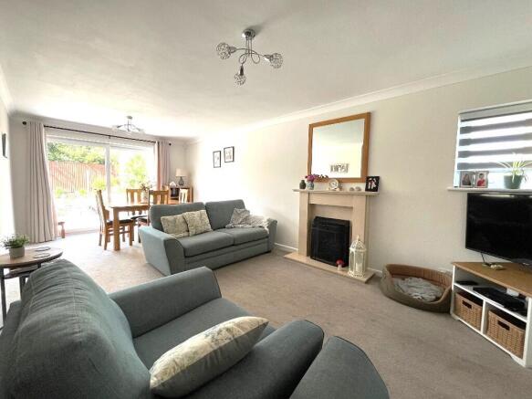 Lounge/dining room