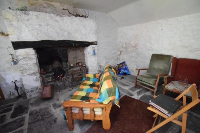 Living Area Cottage 2 (2).JPG