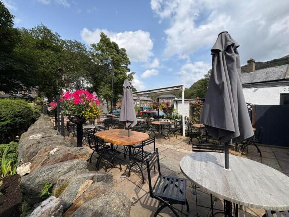 Outside Seating Area (3).JPEG