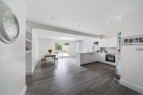 Woodlands Avenue, Finchley, N3