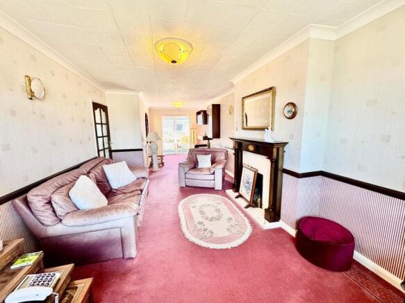 LOUNGE/DINER