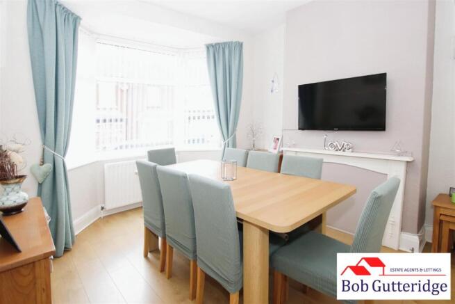 BAY FRONTED DINING ROOM